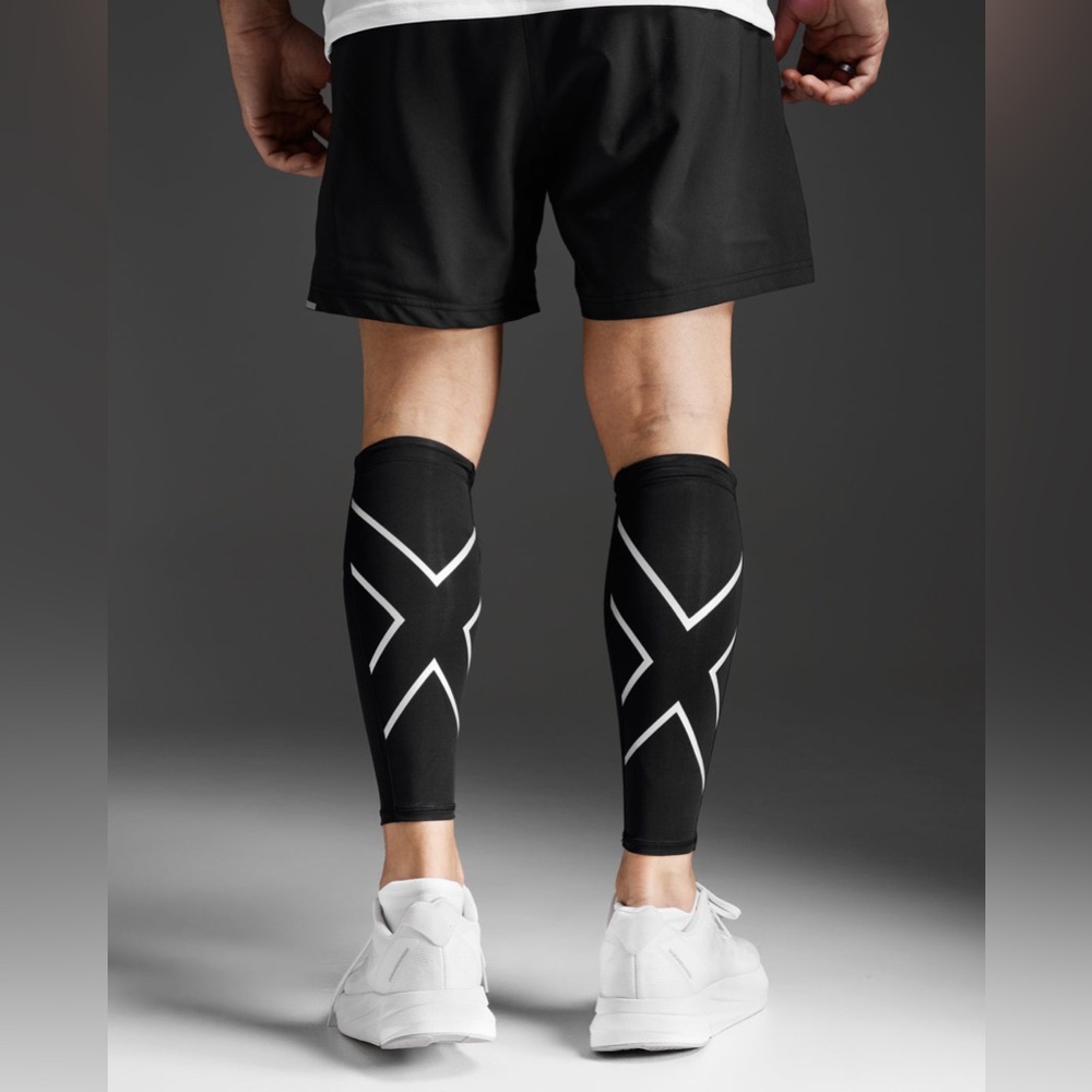 NWT 2XU compression sleeves